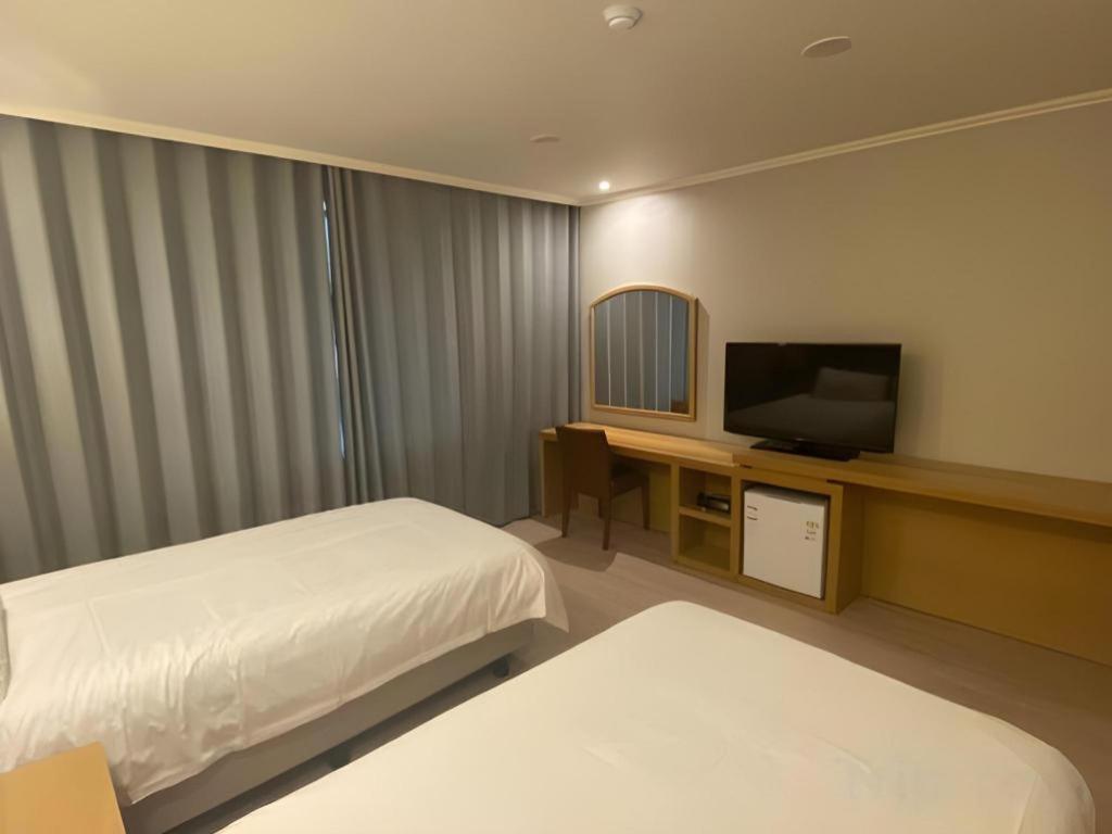 Emerald Hotel Jeju Eksteriør billede