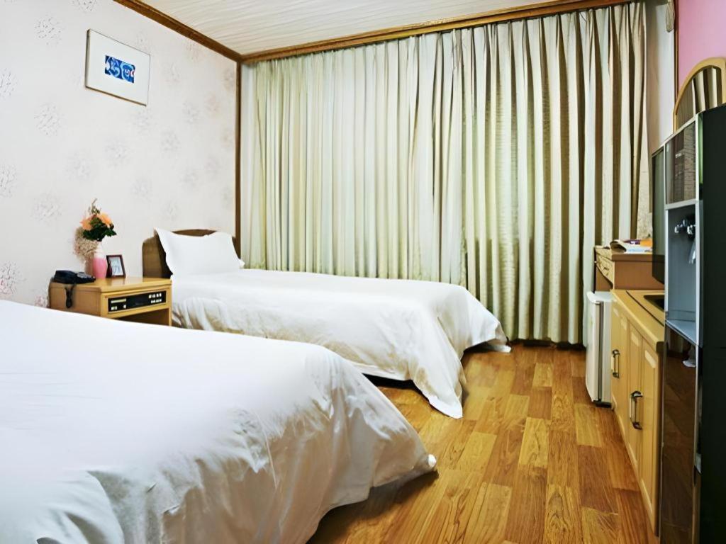 Emerald Hotel Jeju Eksteriør billede